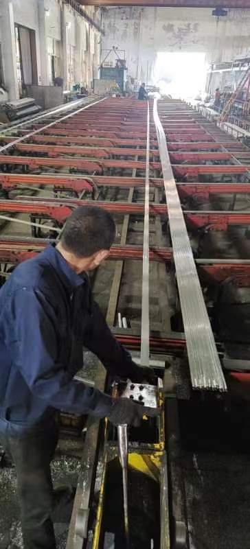 铝型材挤压拉升